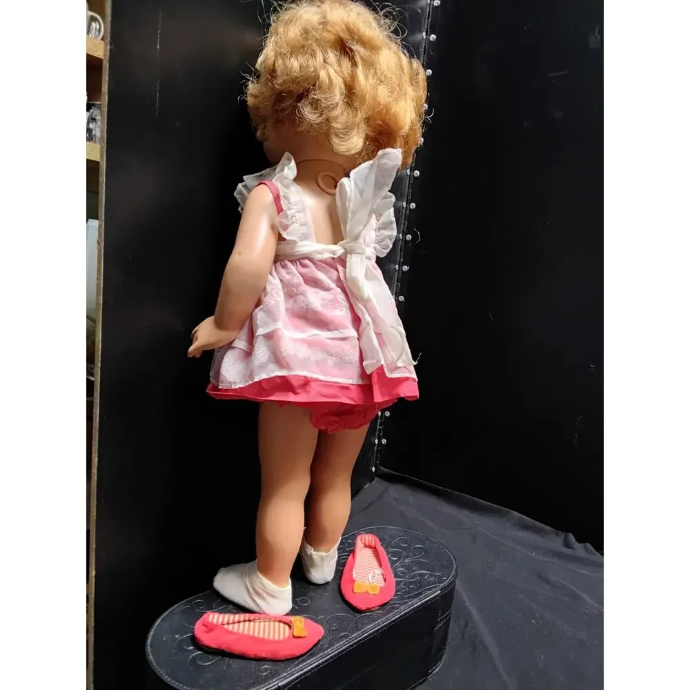 1St Issue Chatty Cathy Blond Blue Eyes with Freckles Original Outfit